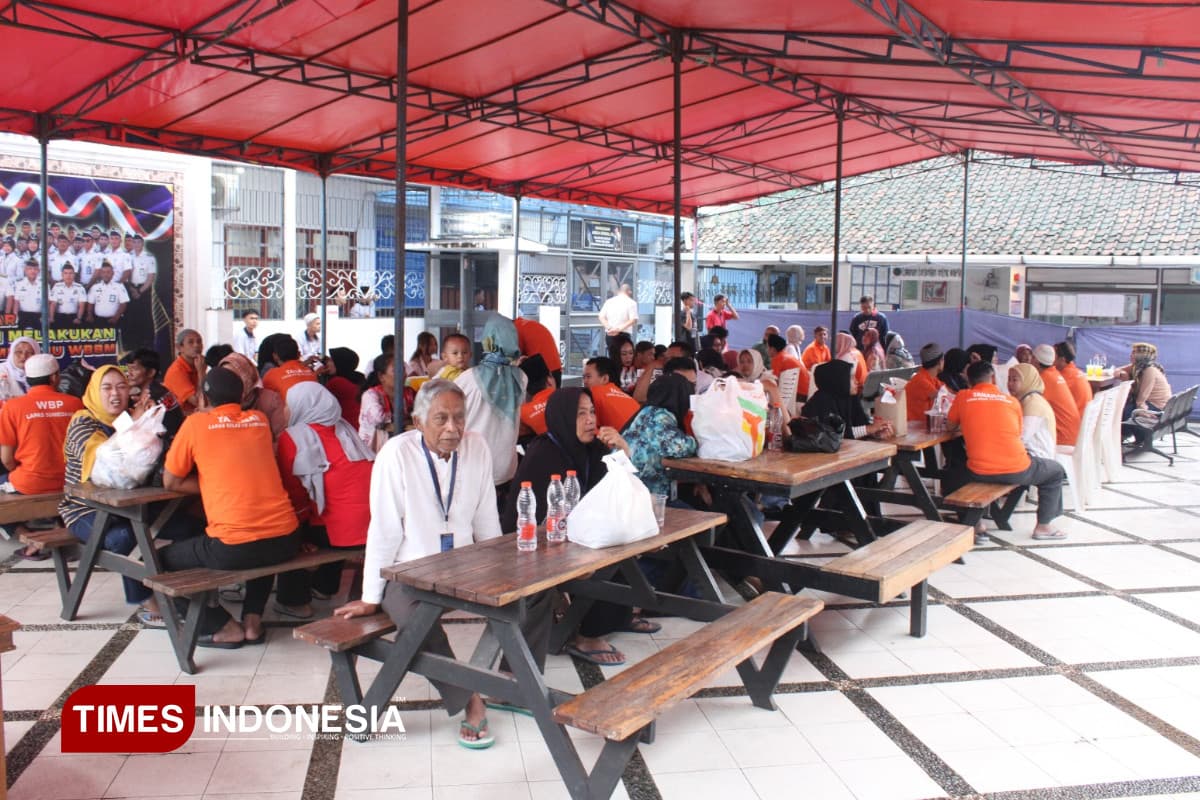 Raut Bahagia Terpancar dari Wajah Warga Binaan Lapas Sumedang saat Buka Puasa Bersama Keluarga