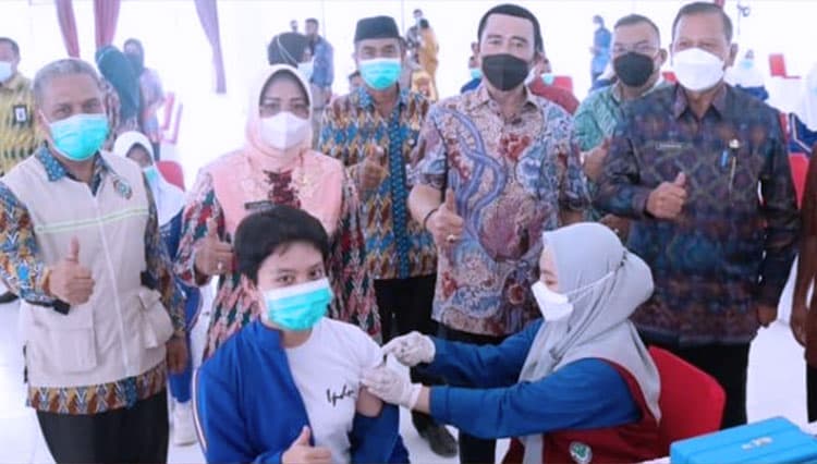 Diharapkan Sesuai Target, Rektor IPDN dan Wabup Sumedang Tinjau Pelaksanaan Vaksinasi Booster